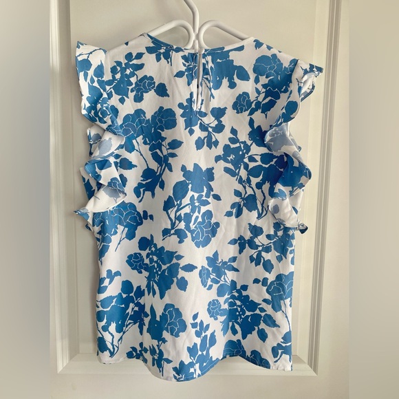 White & Blue Floral Print Short Sleeve Top. - Picture 2 of 3